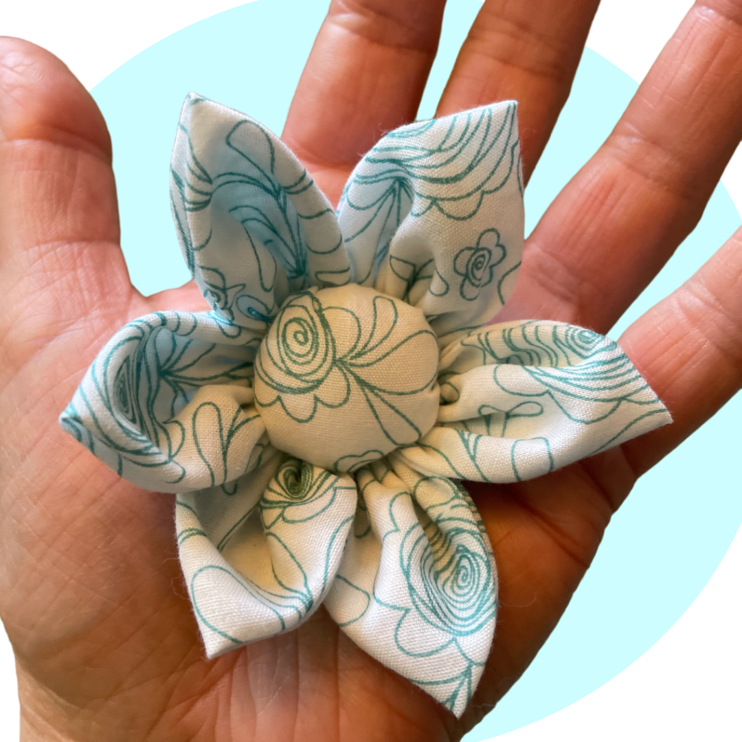 Teal Outlined Flowers on White Flower Collar Accessory